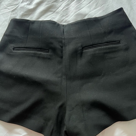 Black mini short from Zara. Never worn. - Picture 2 of 4